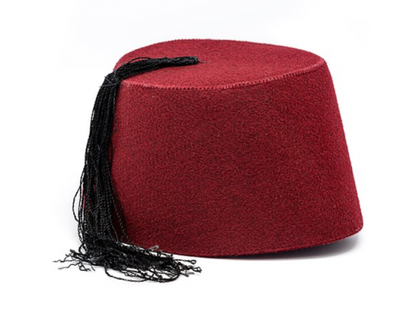 Topi Fez dengan nuansa Timur Tengah yang eksotis